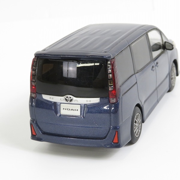 実際に弊社で買取させて頂いたTOYOTA/トヨタ 1/30 NOAH/ノア カラーサンプル ミニカー/非売品の画像 3枚目
