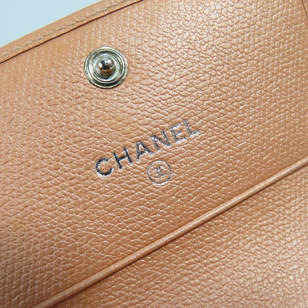 実際に弊社で買取させて頂いたCHANEL/シャネル ココボタン Ｗホック レザー 二つ折り財布 コンパクトウォレットの画像 4枚目