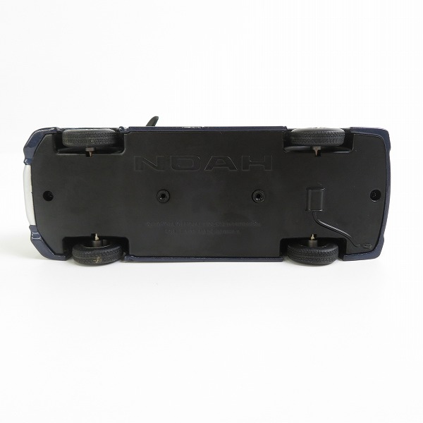 実際に弊社で買取させて頂いたTOYOTA/トヨタ 1/30 NOAH/ノア カラーサンプル ミニカー/非売品の画像 5枚目