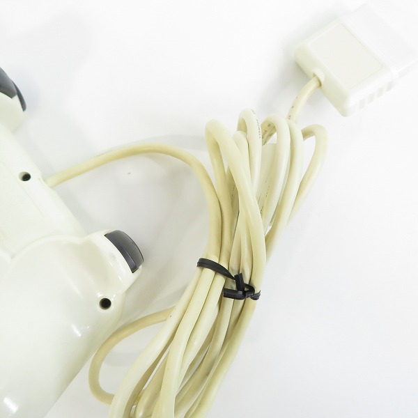 実際に弊社で買取させて頂いたSONY/ソニー PlayStation2/PS2/プレイステーション2 本体 SCPH-50000 セラミックホワイト ソフト 4点付き【簡易動作確認済】の画像 7枚目