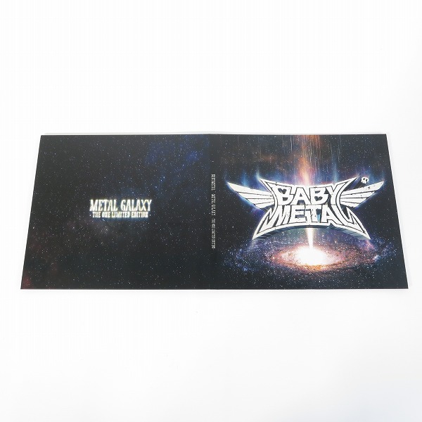 実際に弊社で買取させて頂いたBABYMETAL/ベビーメタル METAL GALAXY -THE ONE LIMITED EDITION- THE ONE会員限定 2CD + DVDの画像 2枚目