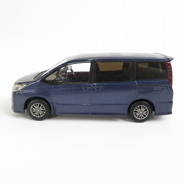 実際に弊社で買取させて頂いたTOYOTA/トヨタ 1/30 NOAH/ノア カラーサンプル ミニカー/非売品の画像 2枚目
