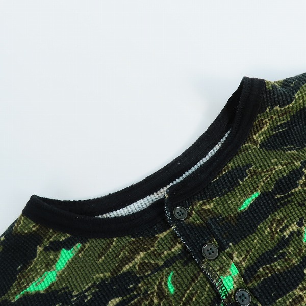 実際に弊社で買取させて頂いたUNDERCOVER/アンダーカバー CHAOTIC DISCORD Military 嵌め絵期 01SS カモ柄 カットソー Z212 Mの画像 5枚目