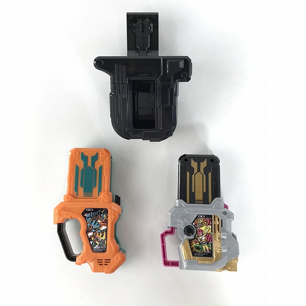 実際に弊社で買取させて頂いた【おまとめ】BANDAI/バンダイ 仮面ライダーエグゼイド DXマキシマムマイティX 等 ガシャット/ガシャットギア デュアルの画像 1枚目
