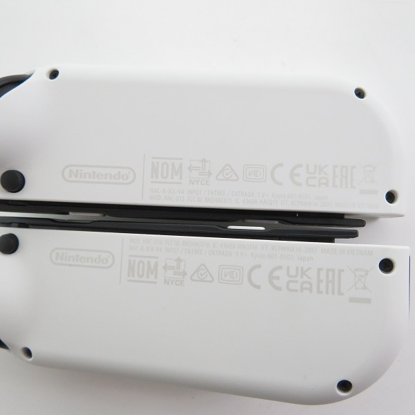 実際に弊社で買取させて頂いた任天堂 Nintendo Switch/ニンテンドースイッチ Joy-Con ホワイト HAC-015/016 グリップ付き【簡易動作確認済】の画像 5枚目