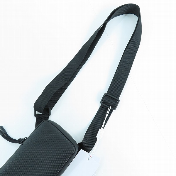 実際に弊社で買取させて頂いた【未使用】LACOSTE/ラコステ LCST スマートフォンホルダー/ショルダーバッグ NH4619LVの画像 2枚目