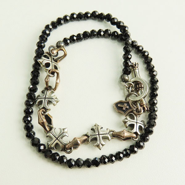 実際に弊社で買取させて頂いたLord Camelot/ロードキャメロット ロイヤルシルバー ブラックスピネル クロス 2連 ブレスレット