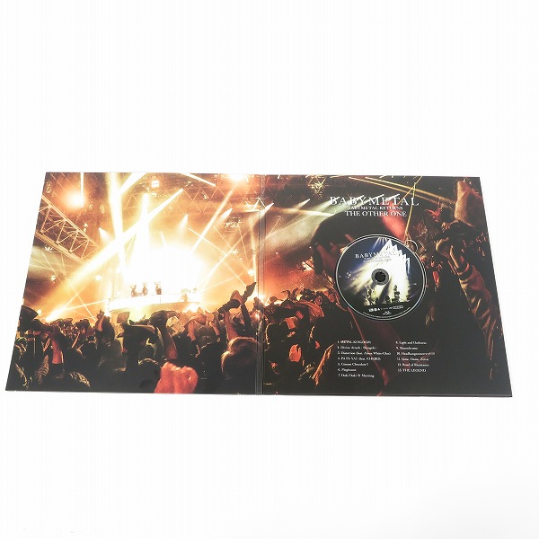 実際に弊社で買取させて頂いたBlu-ray/BD/ブルーレイ BABYMETAL/ベビーメタル RETURNS -THE OTHER ONE- (完全生産限定版)の画像 2枚目
