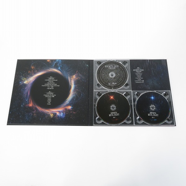 実際に弊社で買取させて頂いたBABYMETAL/ベビーメタル METAL GALAXY -THE ONE LIMITED EDITION- THE ONE会員限定 2CD + DVDの画像 3枚目