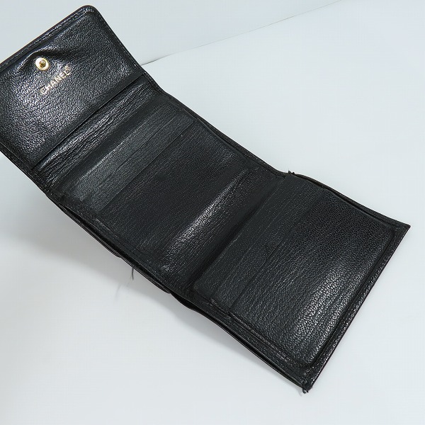 実際に弊社で買取させて頂いた(1)CHANEL/シャネル ココボタン Ｗホック レザー 二つ折り財布 コンパクトウォレット ブラックの画像 3枚目