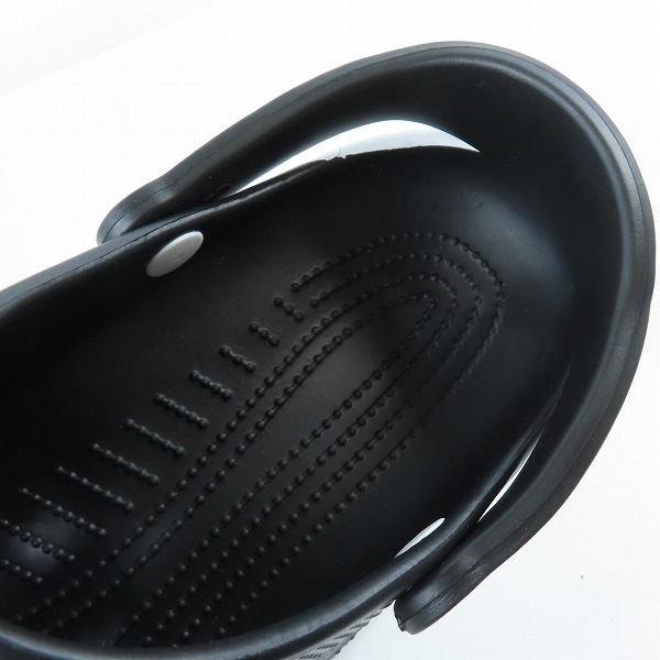 実際に弊社で買取させて頂いた【未使用】MASTERMIND×CROCS/マスターマインド×クロックス Classic Crog シューズ 208211-066/9の画像 4枚目