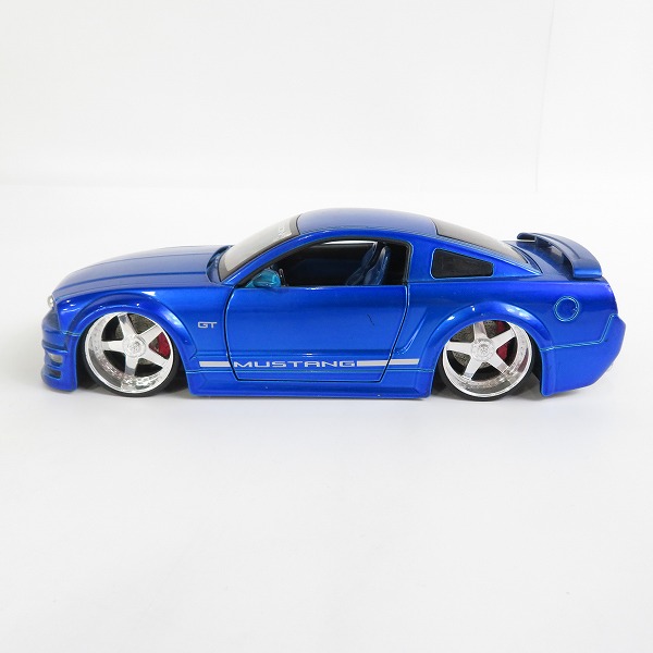 実際に弊社で買取させて頂いた【難有り】Jada Toys/ジャダトイズ 1/24 FORD MUSTANG GT/フォード マスタング 2006 ミニカー の画像 2枚目