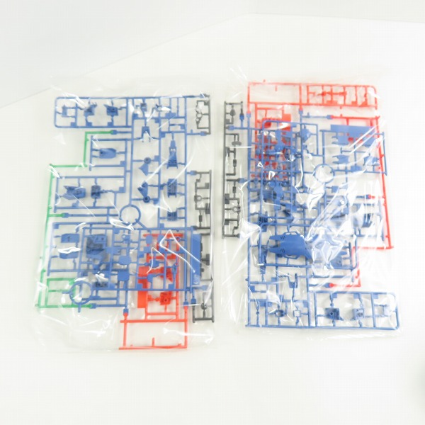 実際に弊社で買取させて頂いた【未組立】BANDAI/バンダイ 1/144 HGUC 機動戦士ガンダム外伝 THE BLUE DESTINY RX-79BD-2 ブルーディスティニー2号機 EXAMの画像 2枚目