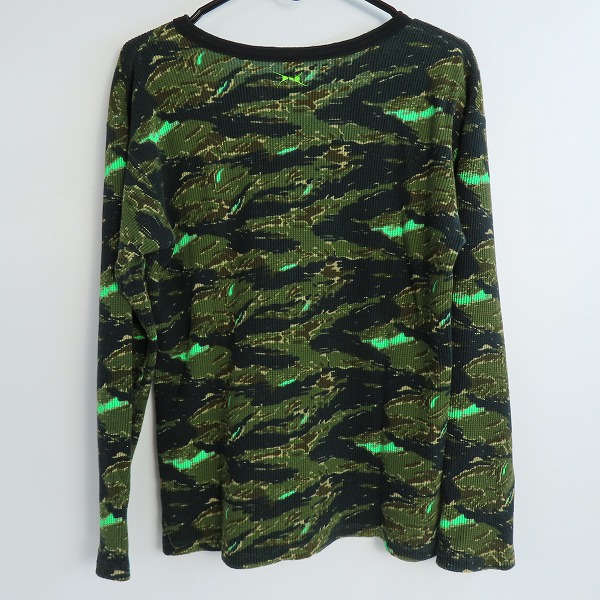 実際に弊社で買取させて頂いたUNDERCOVER/アンダーカバー CHAOTIC DISCORD Military 嵌め絵期 01SS カモ柄 カットソー Z212 Mの画像 1枚目