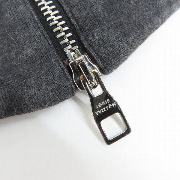 実際に弊社で買取させて頂いたLOUIS VUITTON/ルイヴィトン  LVエンボスロゴ Wジップアップ パーカー RM091M MNJR41JCK/Sの画像 7枚目