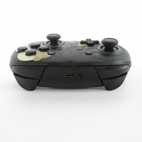 実際に弊社で買取させて頂いたNintendo Switch Pro コントローラー ゼルダの伝説 ティアーズ オブ ザ キングダムエディション HAC-013【簡易動作確認済】の画像 3枚目