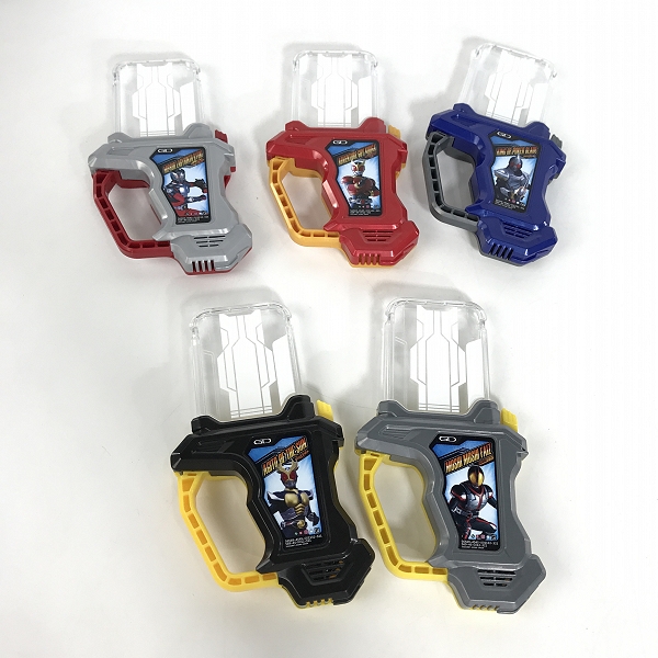 実際に弊社で買取させて頂いたBANDAI/バンダイ 仮面ライダーエグゼイド 平成 10 レジェンド ライダーズ ガシャットセット の画像 1枚目