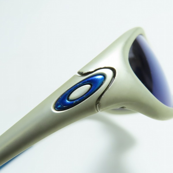 実際に弊社で買取させて頂いたOAKLEY/オークリー TWENTY/トゥエンティ/XX/20 シルバー×ブルー サングラス/アイウェアの画像 5枚目