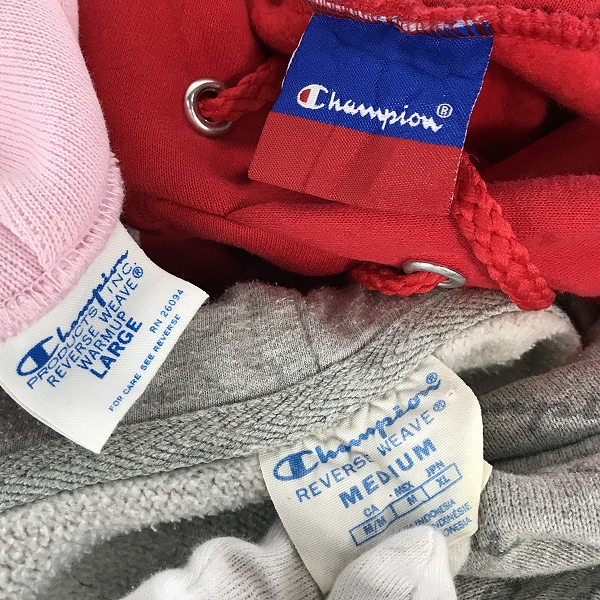 実際に弊社で買取させて頂いた【おまとめ】Champion/チャンピオン 総柄ロゴ/刺繍等 パーカーの画像 1枚目