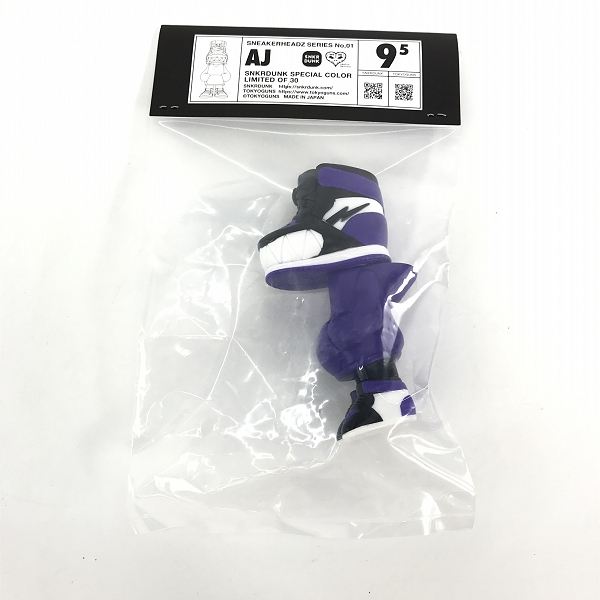 実際に弊社で買取させて頂いた【未開封】TOKYOGUNS/トウキョウガンズ Sneaker Headz/スニーカーヘッズ AWATSU MAI Select Color BLACK & PURPLE ソフビの画像 1枚目