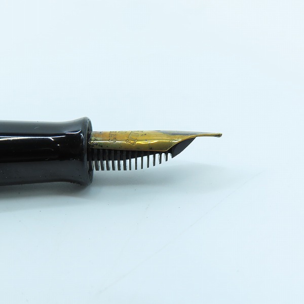 実際に弊社で買取させて頂いたPelikan/ペリカン 1935 LIMITED EDTION 4000本限定 グリーン 万年筆 ペン先 18K-750の画像 2枚目