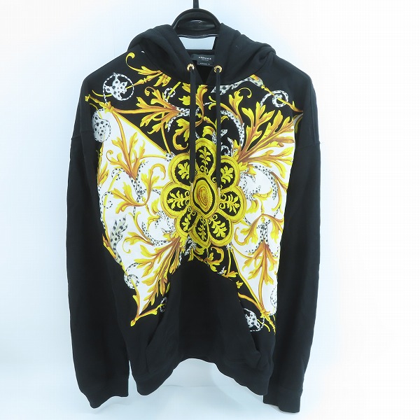 実際に弊社で買取させて頂いた【JPタグ】VERSACE/ヴェルサーチ 20AW バロッコアカンサスプリントパーカー A87476  L