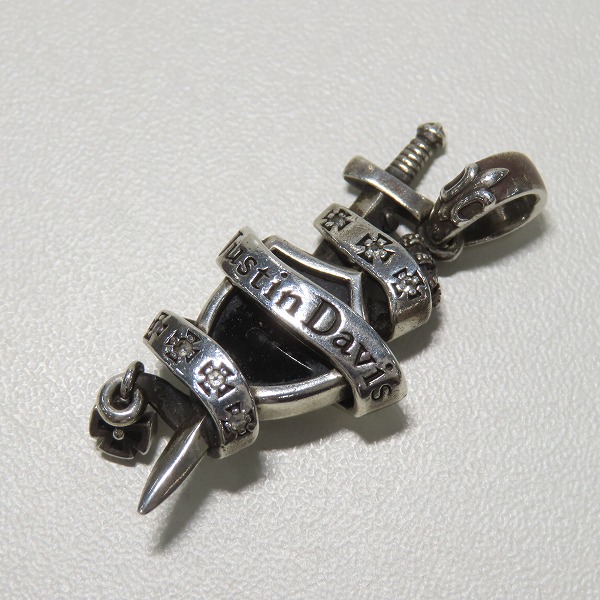 実際に弊社で買取させて頂いたJustin Davis/ジャスティンデイビス KING'S COURAGE/キングスカレッジ ペンダント トップ SPJ696