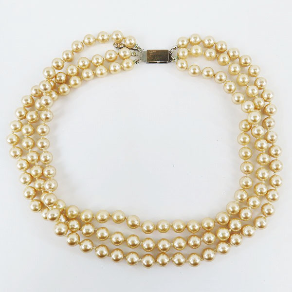 実際に弊社で買取させて頂いたFranklin Mint/フランクリンミント Jackie/ジャッキー 3連パール ネックレス の画像 2枚目
