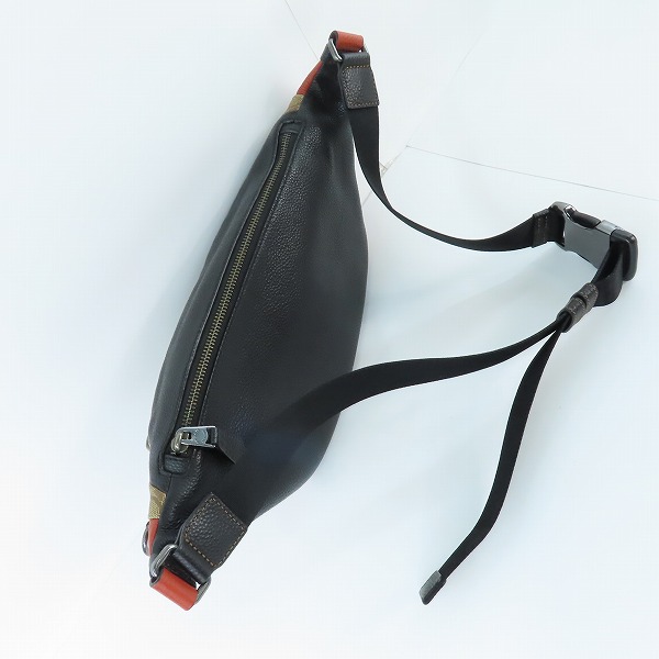 実際に弊社で買取させて頂いたCOACH/コーチ シグネチャー ボディバッグ/ウエストバッグの画像 2枚目