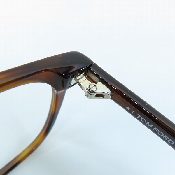 実際に弊社で買取させて頂いたTOM FORD/トムフォード ブルーライトカット メガネフレーム/アイウェア TF5860-D-Bの画像 4枚目