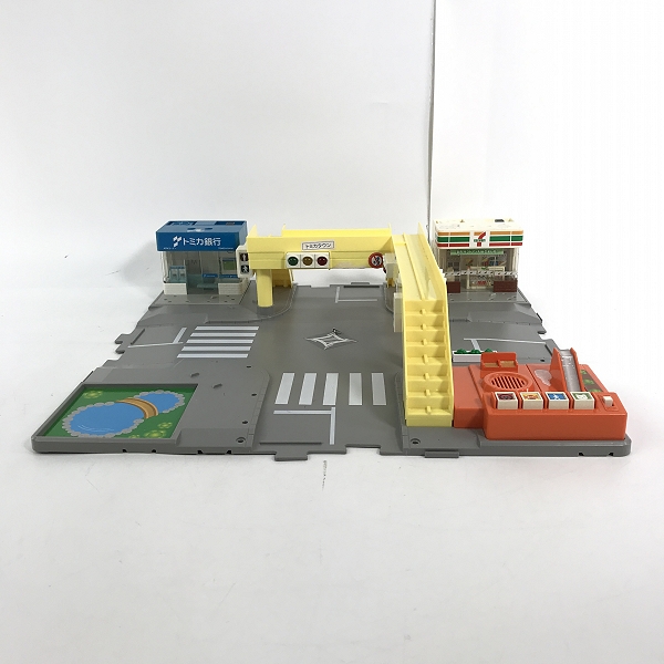 実際に弊社で買取させて頂いた【ジャンク】TAKARA TOMY/タカラトミー トミカタウン ぼくの街のサウンド交差点の画像 1枚目