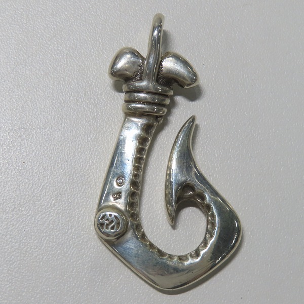 実際に弊社で買取させて頂いたTRAVIS WALKER/トラヴィスワーカー フィッシュフックペンダント w/ストーンの画像 2枚目