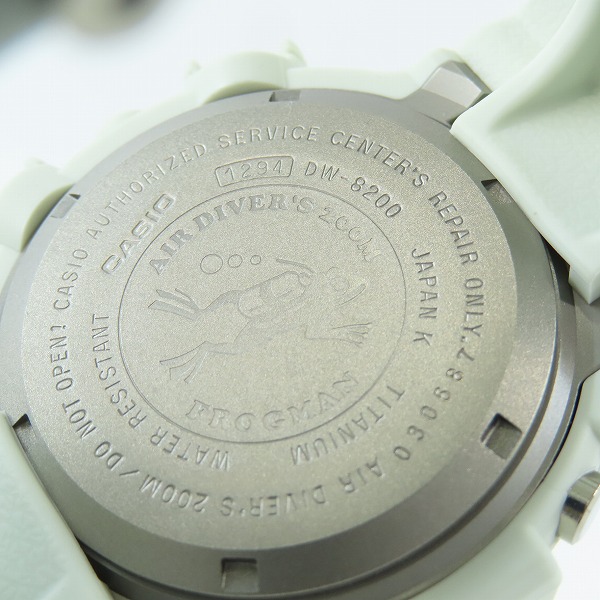 実際に弊社で買取させて頂いたG-SHOCK/Gショック FROGMAN/フロッグマン メンイン ホワイトグレー クォーツ 腕時計 DW-8200LG-8JR 【動作未確認】の画像 3枚目