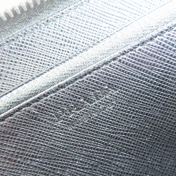 実際に弊社で買取させて頂いたPRADA/プラダ サフィアーノレザー ロゴ ラウンドジップ長財布の画像 4枚目