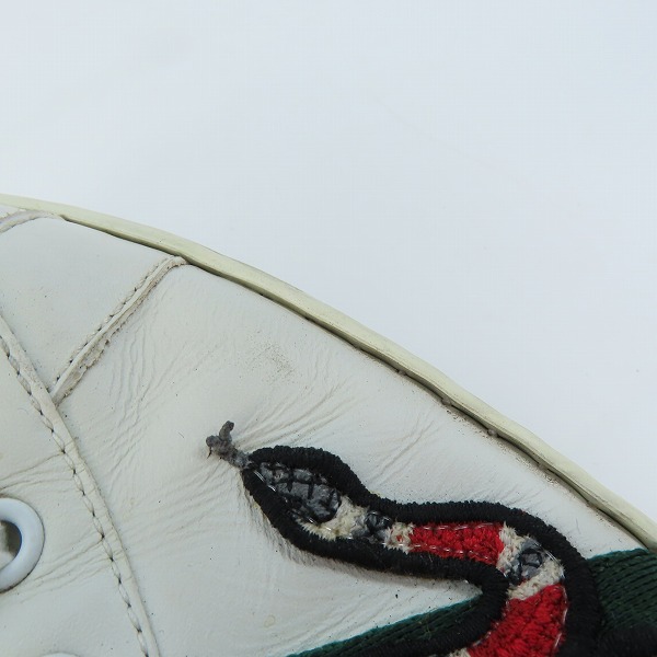 実際に弊社で買取させて頂いたGUCCI/グッチ エンブロイダリー キングスネーク ローカット レザー スニーカー 456230 9.5の画像 8枚目