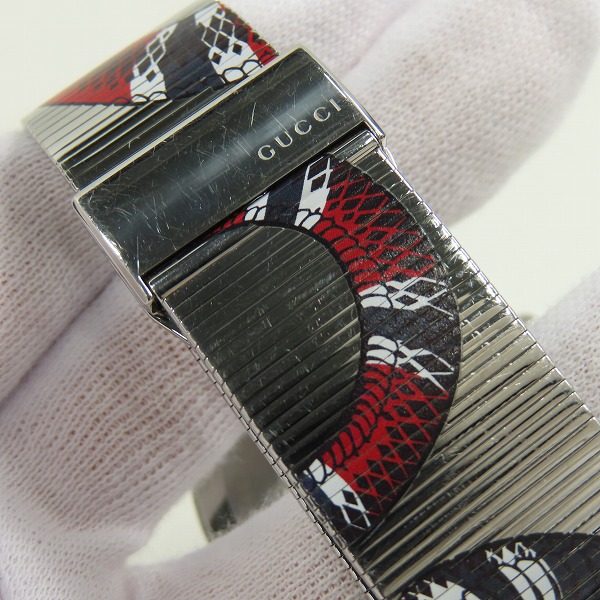 実際に弊社で買取させて頂いたGUCCI/グッチ Gタイムレス bee スネーク ウォッチ/腕時計 クォーツ 126.4/YA1264123【動作未確認】の画像 7枚目