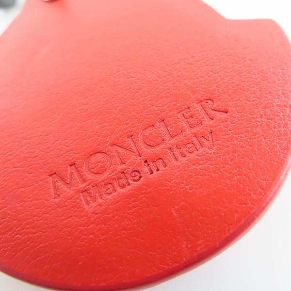 実際に弊社で買取させて頂いたMONCLER/モンクレール ロゴ型 レザー キーホルダー レッドの画像 5枚目