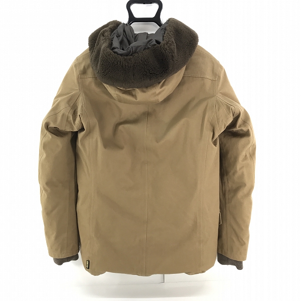 実際に弊社で買取させて頂いたBACKBONE×GORE TEX/バックボーン×ゴアテックス ダウンジャケット ベージュ BB13W-B14/Mの画像 1枚目