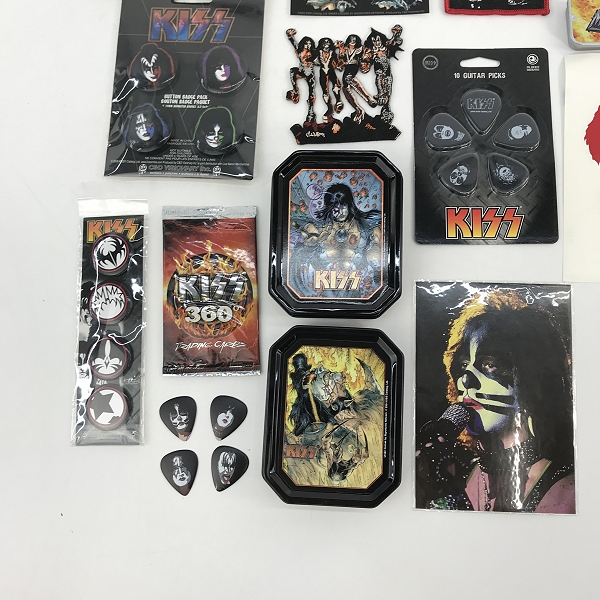 実際に弊社で買取させて頂いた【おまとめ】KISS/キッス グッズ 缶バッチ/ワッペン/ステッカー/DVD 等の画像 3枚目