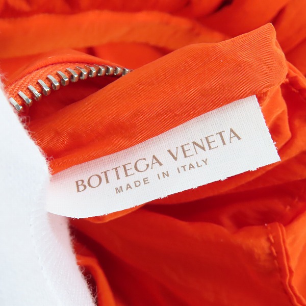 実際に弊社で買取させて頂いた【未使用】BOTTEGA VENETA/ボッテガヴェネタ ザボディポーチ ショルダーバッグ 620954の画像 6枚目