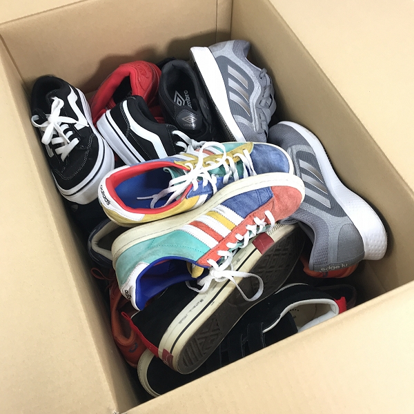 実際に弊社で買取させて頂いた【おまとめ】ナイキ/アディダス/バンズ 他 スニーカー/ビジネスシューズ 等