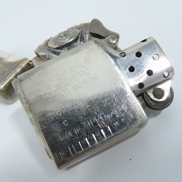 実際に弊社で買取させて頂いたZIPPO/ジッポー 限定 ハーレーダビッドソン デスクトップホルダー付/台座 キーホルダー 1998年製の画像 6枚目