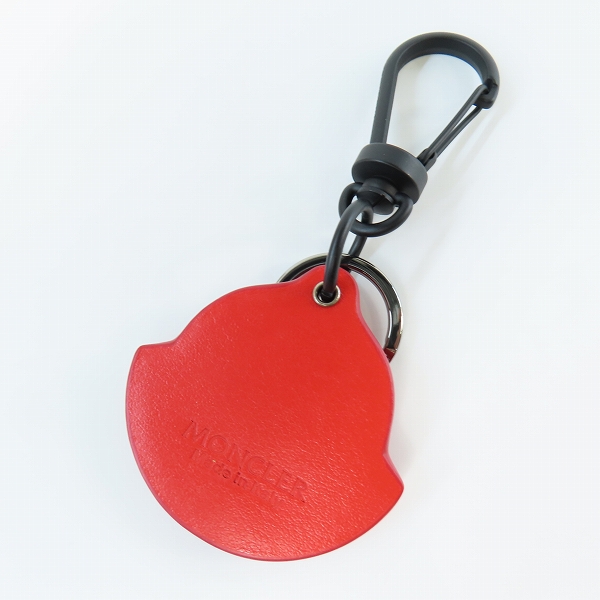 実際に弊社で買取させて頂いたMONCLER/モンクレール ロゴ型 レザー キーホルダー レッドの画像 1枚目