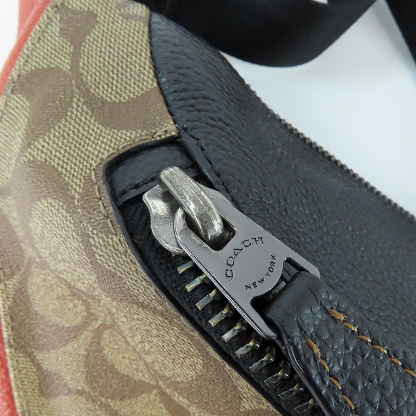 実際に弊社で買取させて頂いたCOACH/コーチ シグネチャー ボディバッグ/ウエストバッグの画像 7枚目