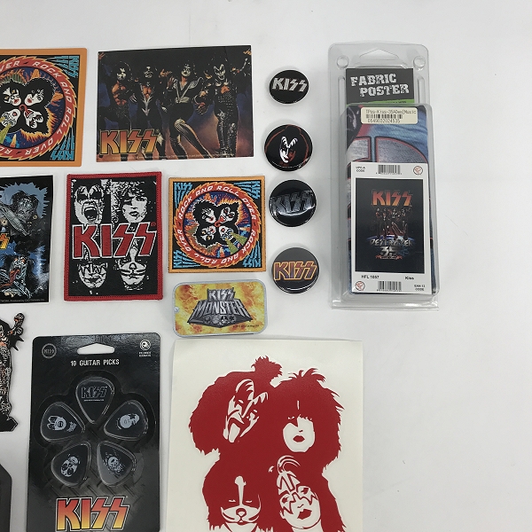 実際に弊社で買取させて頂いた【おまとめ】KISS/キッス グッズ 缶バッチ/ワッペン/ステッカー/DVD 等の画像 2枚目