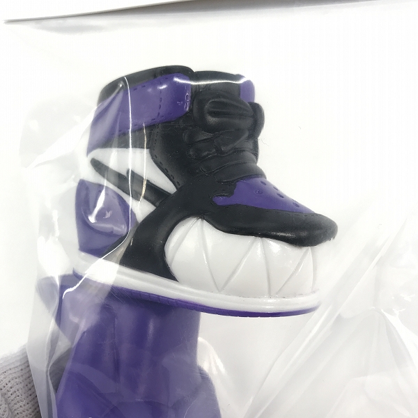 実際に弊社で買取させて頂いた【未開封】TOKYOGUNS/トウキョウガンズ Sneaker Headz/スニーカーヘッズ AWATSU MAI Select Color BLACK & PURPLE ソフビの画像 2枚目