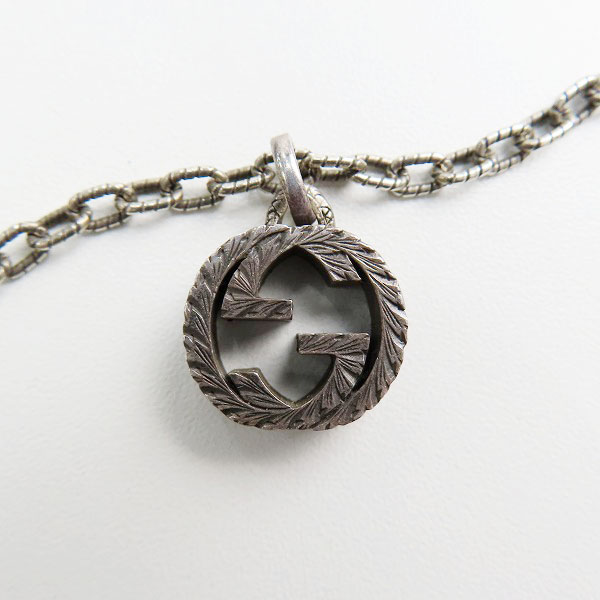 実際に弊社で買取させて頂いたGUCCI/グッチ インターロッキングGGロゴ 印唐草模様 アラベスク ネックレス/ペンダントの画像 1枚目