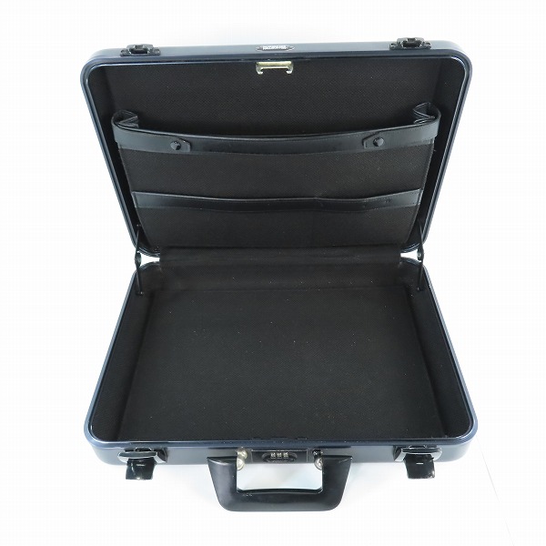 実際に弊社で買取させて頂いたZERO HALLIBURTON/ゼロハリバートン ブラック ダイヤル式 アタッシュケースの画像 4枚目