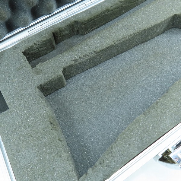 実際に弊社で買取させて頂いたZERO HALLIBURTON/ゼロハリバートン ジェラルミン ガンケースの画像 5枚目