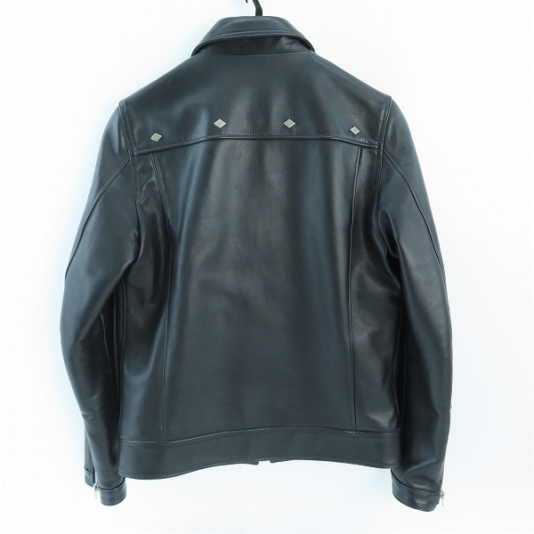 実際に弊社で買取させて頂いたUNDERCOVER/アンダーカバー 09AW EARMUFF MANIAC期 スタッズ装飾 襟付きシングルライダース ジャケット C4211/1の画像 1枚目